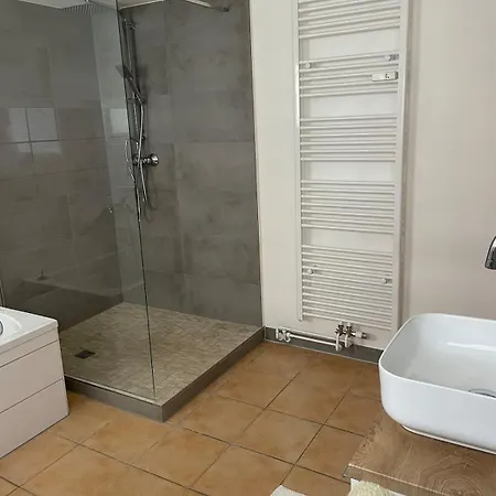 아파트 Stilvolle 3 Zimmer-wohnung Auf Saniertem Resthof *