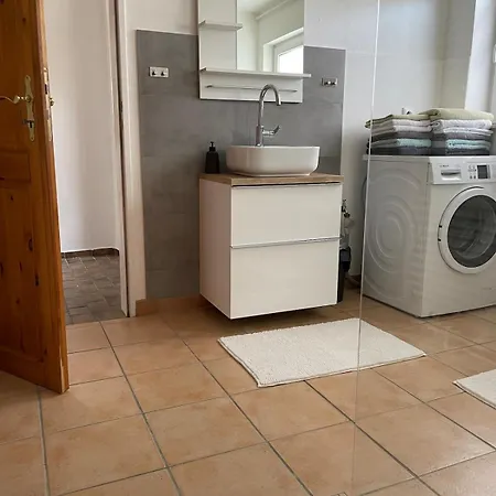 Stilvolle 3 Zimmer-wohnung Auf Saniertem Resthof *