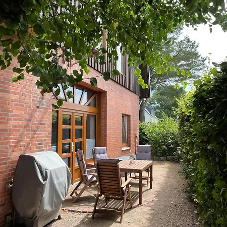 Stilvolle 3 Zimmer-wohnung Auf Saniertem Resthof Reher