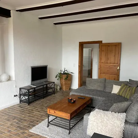 아파트 Stilvolle 3 Zimmer-wohnung Auf Saniertem Resthof