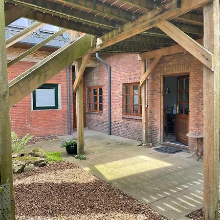 Stilvolle 3 Zimmer-wohnung Auf Saniertem Resthof 아파트